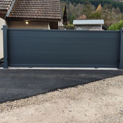 PORTAIL COULISSANT ET PORTILLON MODELE MAHE